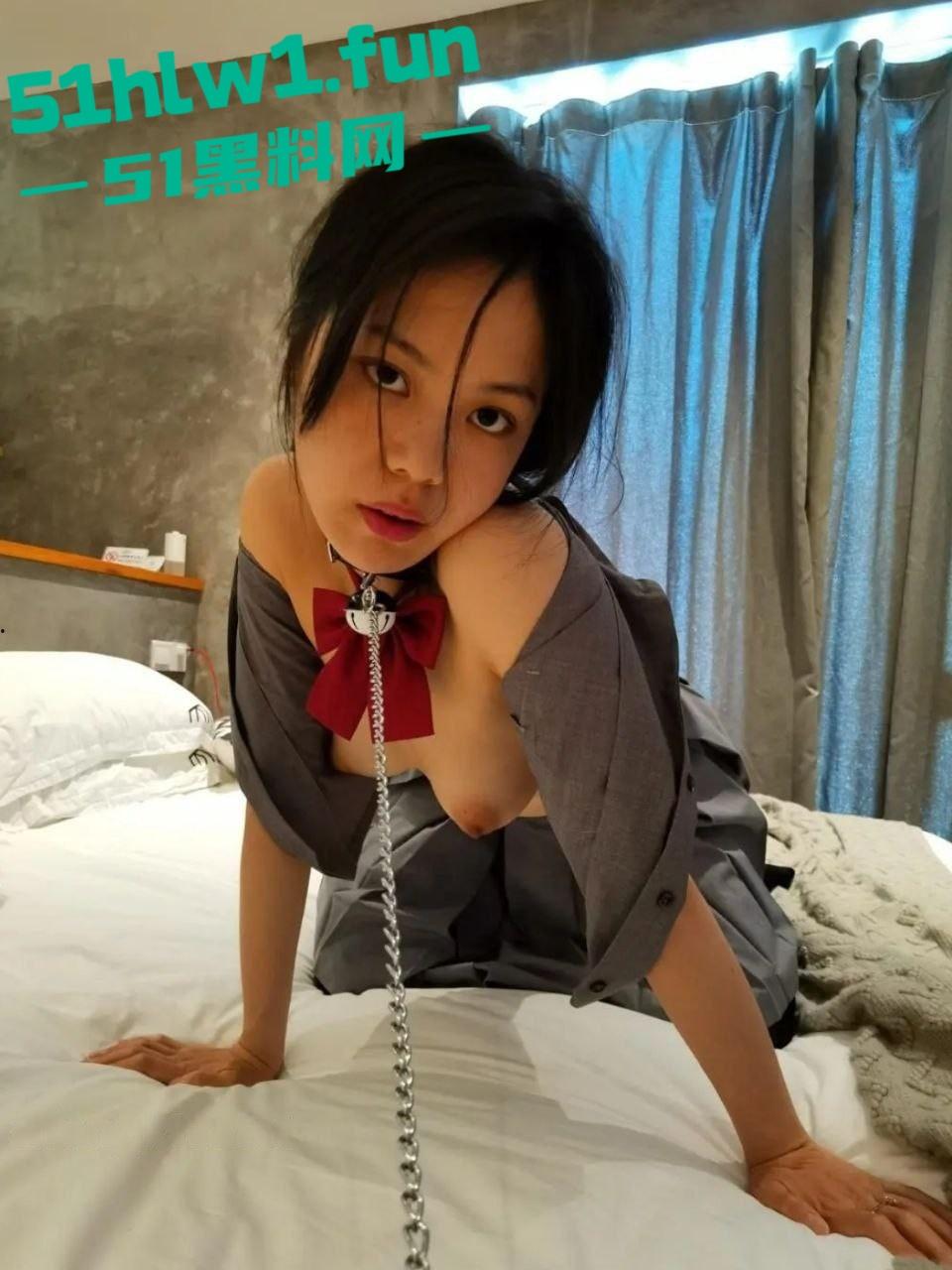 西安人妻【赵雪莹】玩反差，颜值骚妻被调教成乖母狗，狗链嘴套配扩嘴器玩到顶，母狗模式开到底！-7