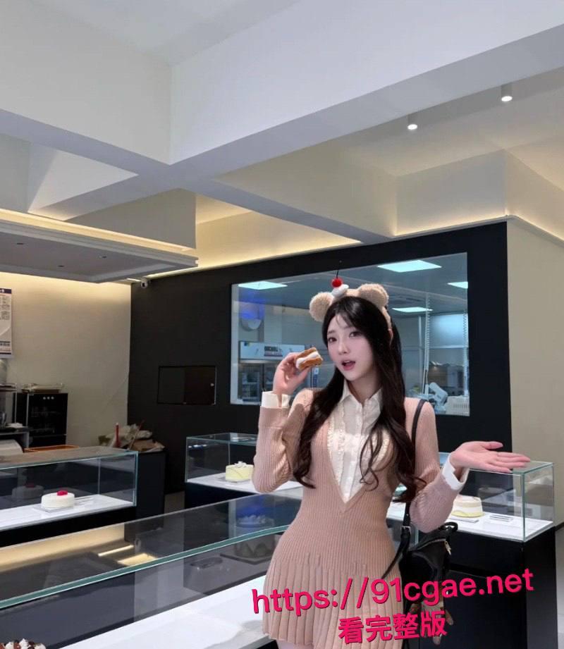 姐弟乱伦视频流出 爸妈上班家里没人，淫荡高三姐姐勾引弟弟口爆啪啪，最后被弟弟内射-2