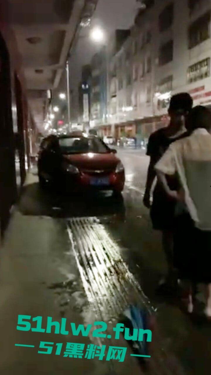 广东渣女开男友车装白富美出轨车震情人，男友用GPS找到当场抓住俩人奸情胆子是真大啊。-6