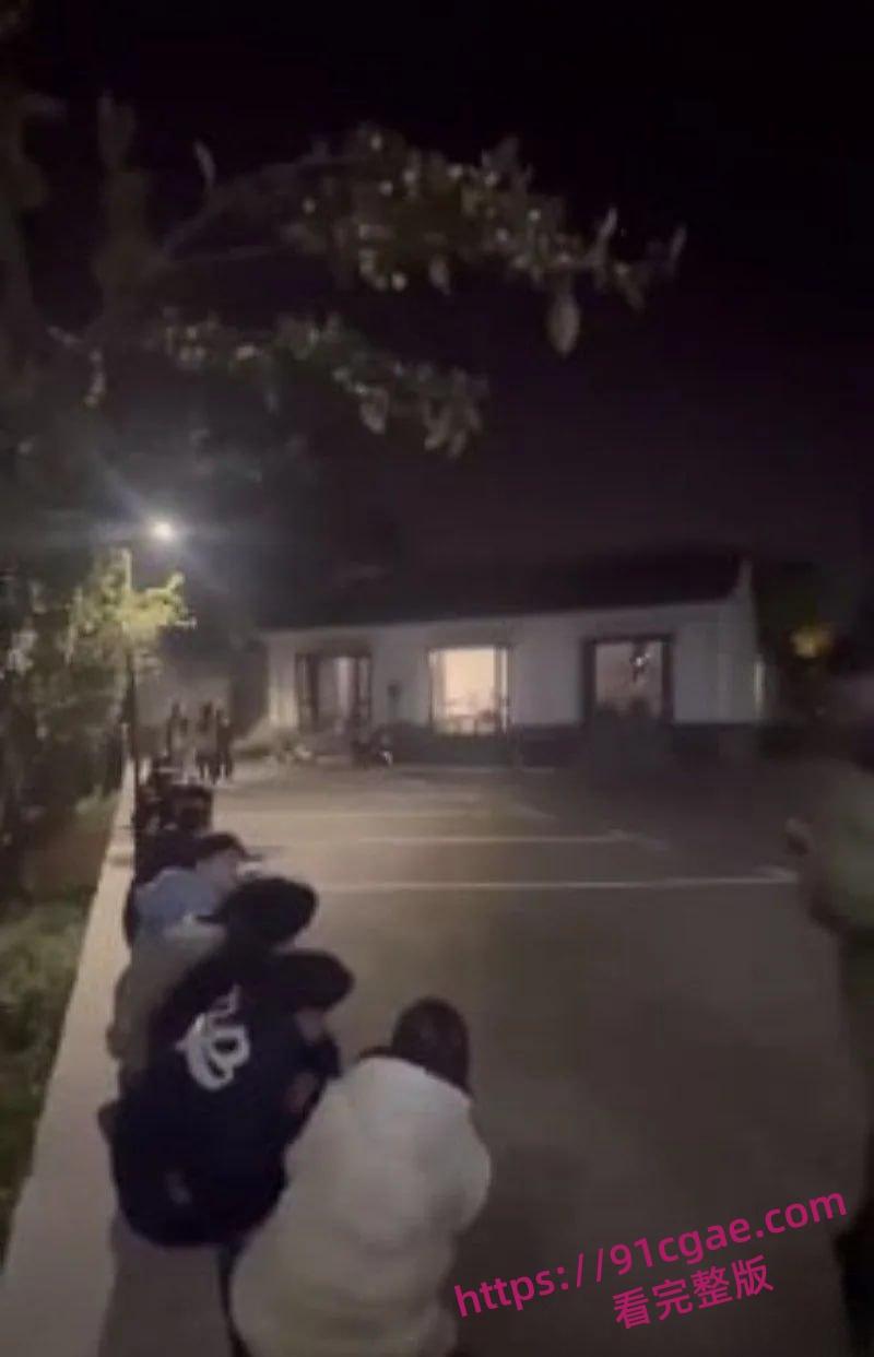 天津工业大学外卖大战升级 校外骑手递餐遭授权队围堵指控投毒推搡拉扯！-4