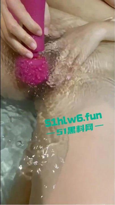 妈妈的丰乳肥臀【6】酒店开房，给老妈精油按摩舒缓高潮，高质量全程无尿点。-9