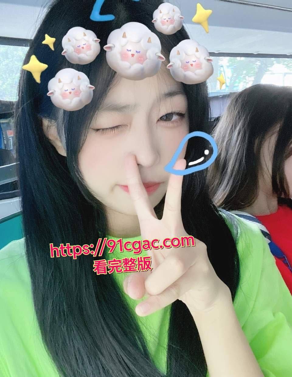 来自四川绵阳的学生妹刘新欣，小小年纪 长得十分可爱，然而清纯外表下的她却早已被包养，被调教成了淫骚的小母狗！-1