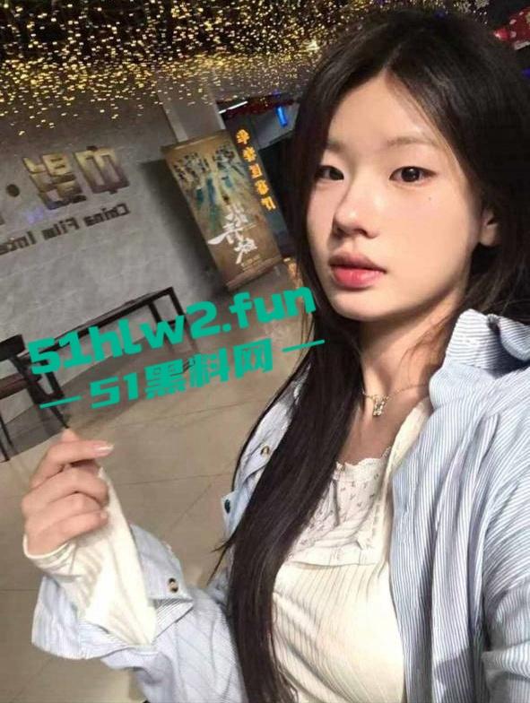 河南20岁骚货母狗【李琦】穿着黑丝连体情趣内衣大跳骚舞，露脸自慰的表情简直太骚了。-13