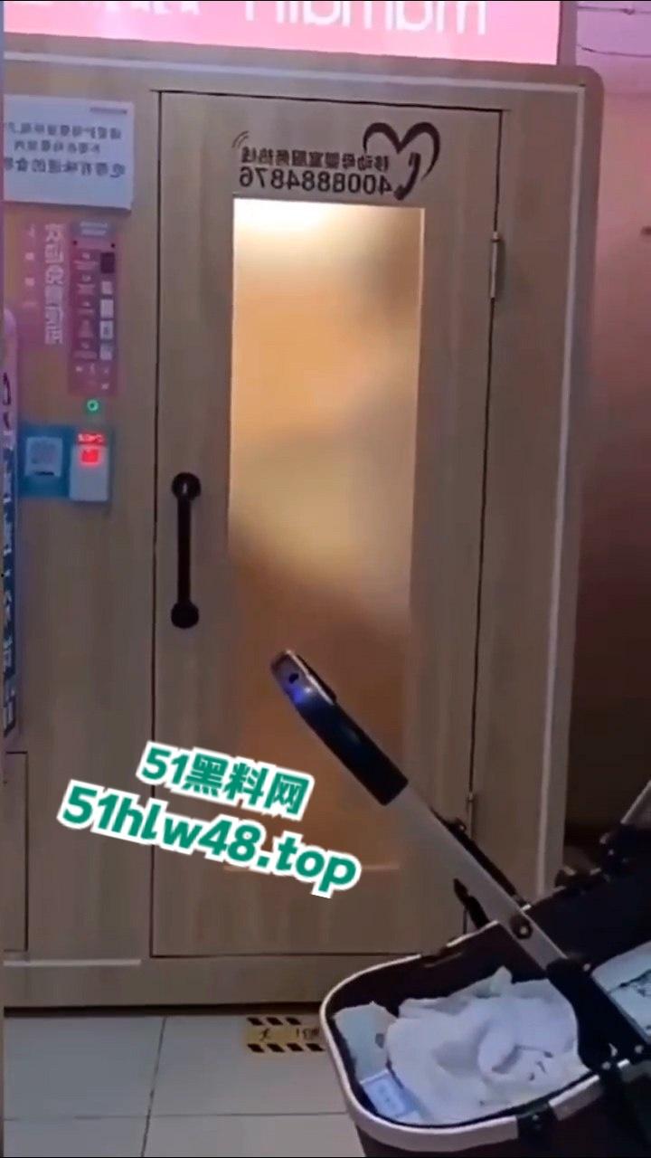 成都金牛区妇幼保健院的不雅事件，透明玻璃暴露两个淫荡男女在母婴室里操逼的行径，引发网友们热议！-3