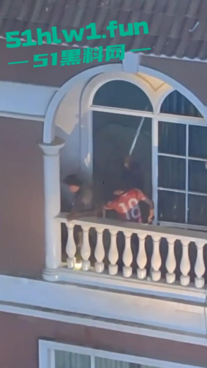 柬埔寨金边钻石岛警察抓捕嫌犯暴力又血腥 现场实拍炸裂视频流出！-3