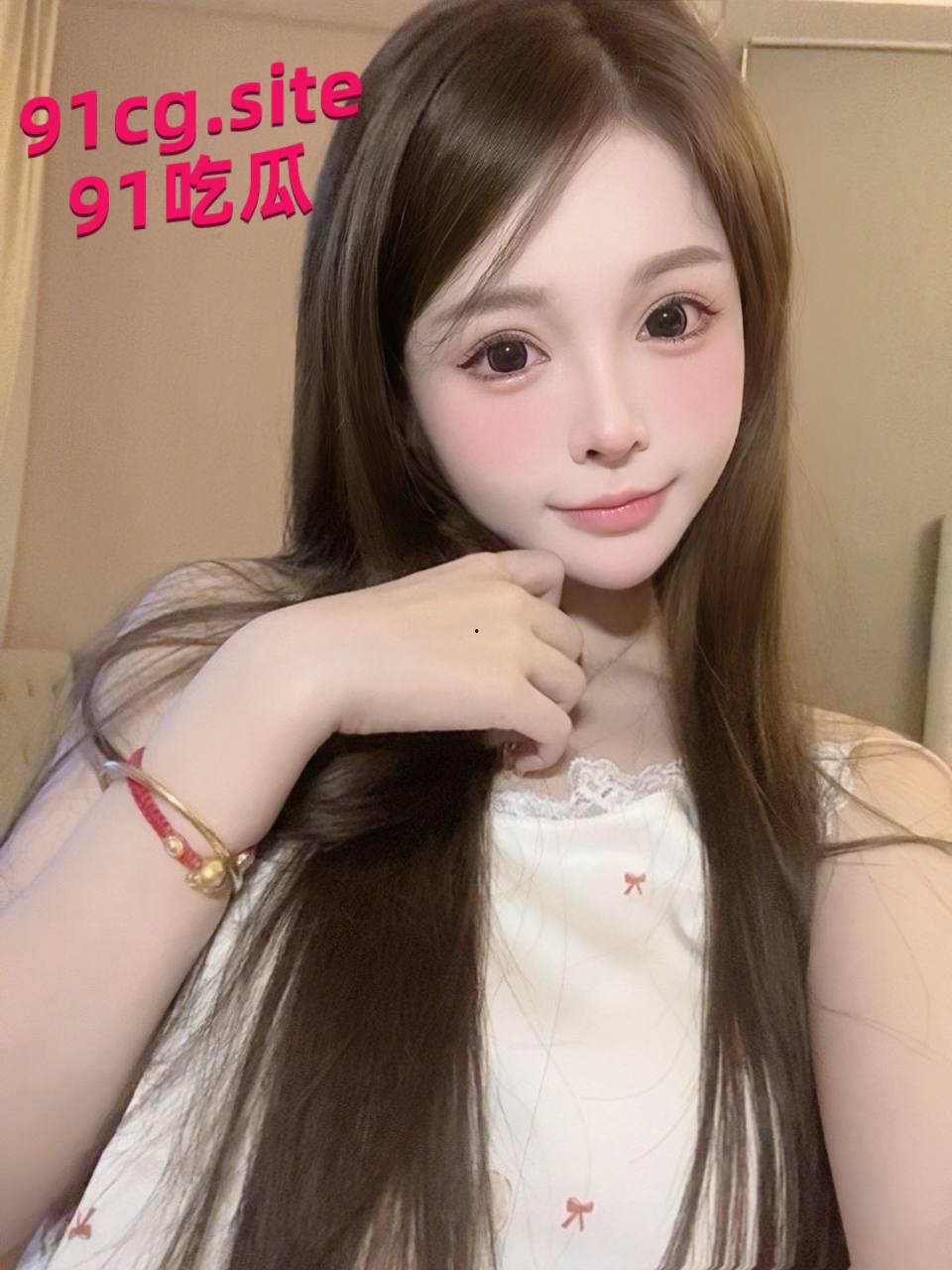 北京朝阳某大学舞蹈系专业大学生超高颜值婊爱玩cosplay，穿着黑丝各种情趣套装跳起裸舞挑逗舞蹈老师-1