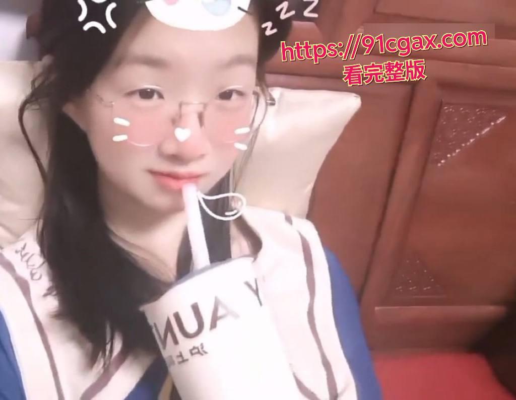 刚满18岁的浙江台州玉环县眼镜娘江雯婷。-2