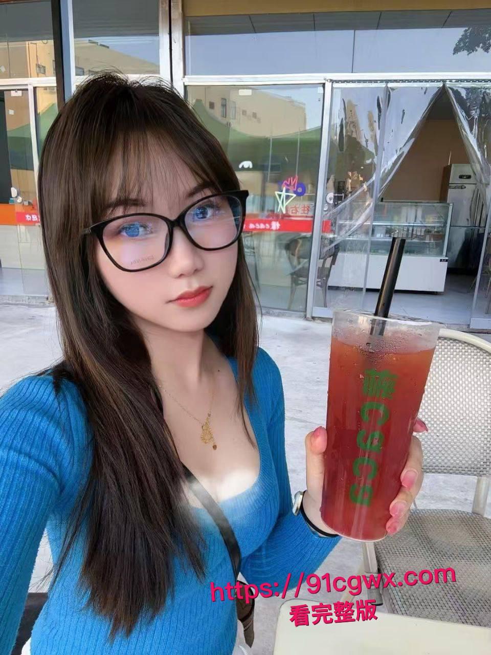 广西口岸管理局局长周玉才新房偷情被公务员老婆堵门：与邮储小三滚床单视频流出仕途婚姻双崩盘！-10