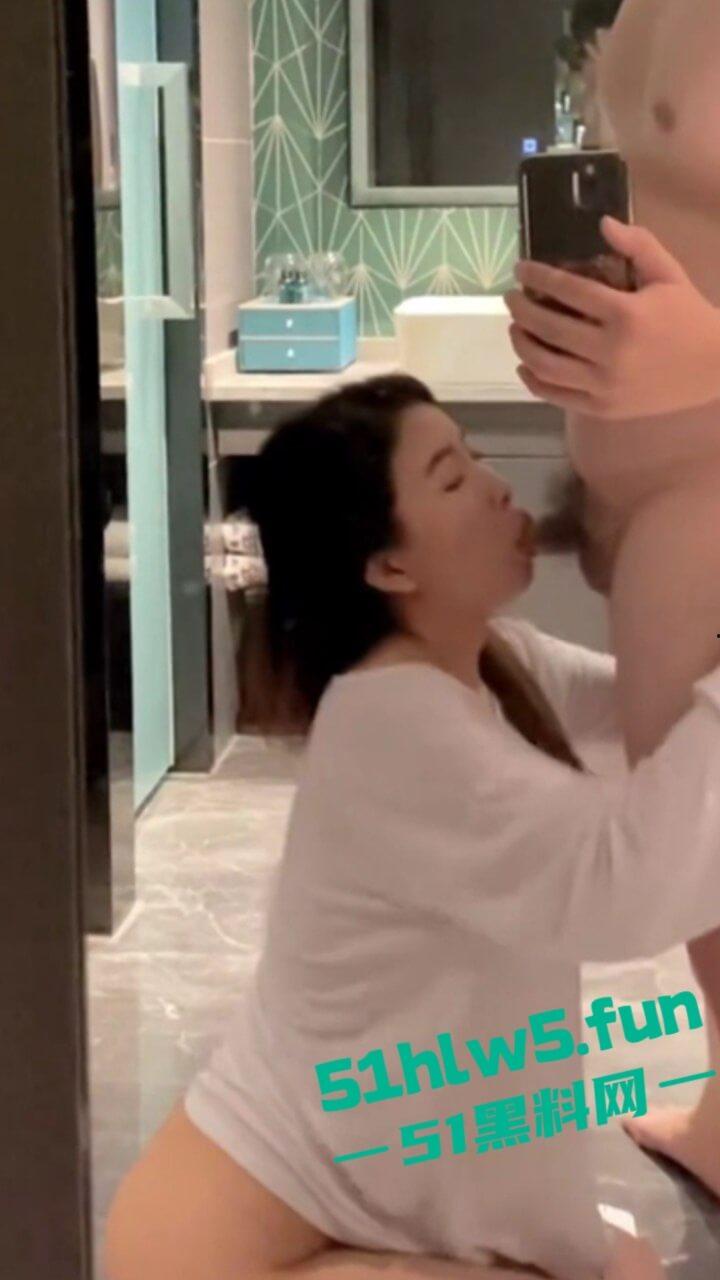 超火爆的绿帽淫妻博主【Beeeel】带着模特身材的性感骚妻，各种户外露出调教，各种爆操插穴视频流出。-9