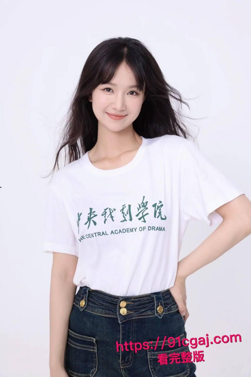 真实约炮！约到一个中央戏剧学院的学生妹，真实嫩得没有天理，口交后入简直爽歪歪！-2