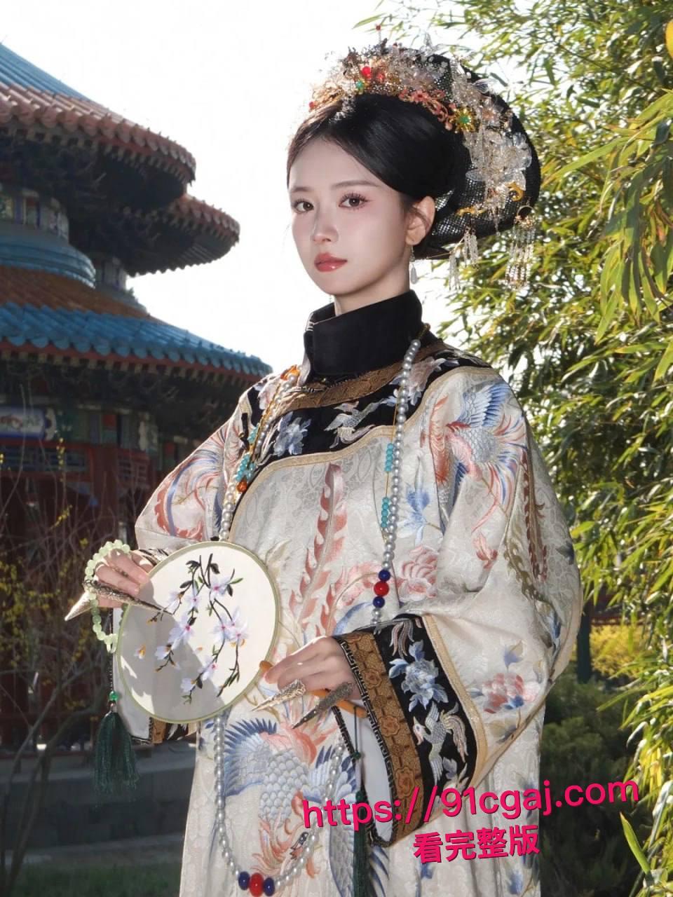 真实约炮！约到一个中央戏剧学院的学生妹，真实嫩得没有天理，口交后入简直爽歪歪！-7