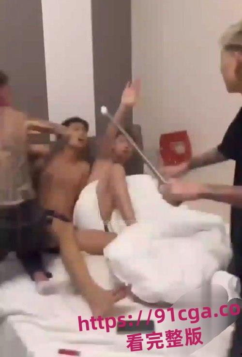 快手网红精神小伙「白菜」遭遇暴打黑历史曝光！酒店内群殴引发热议！-8