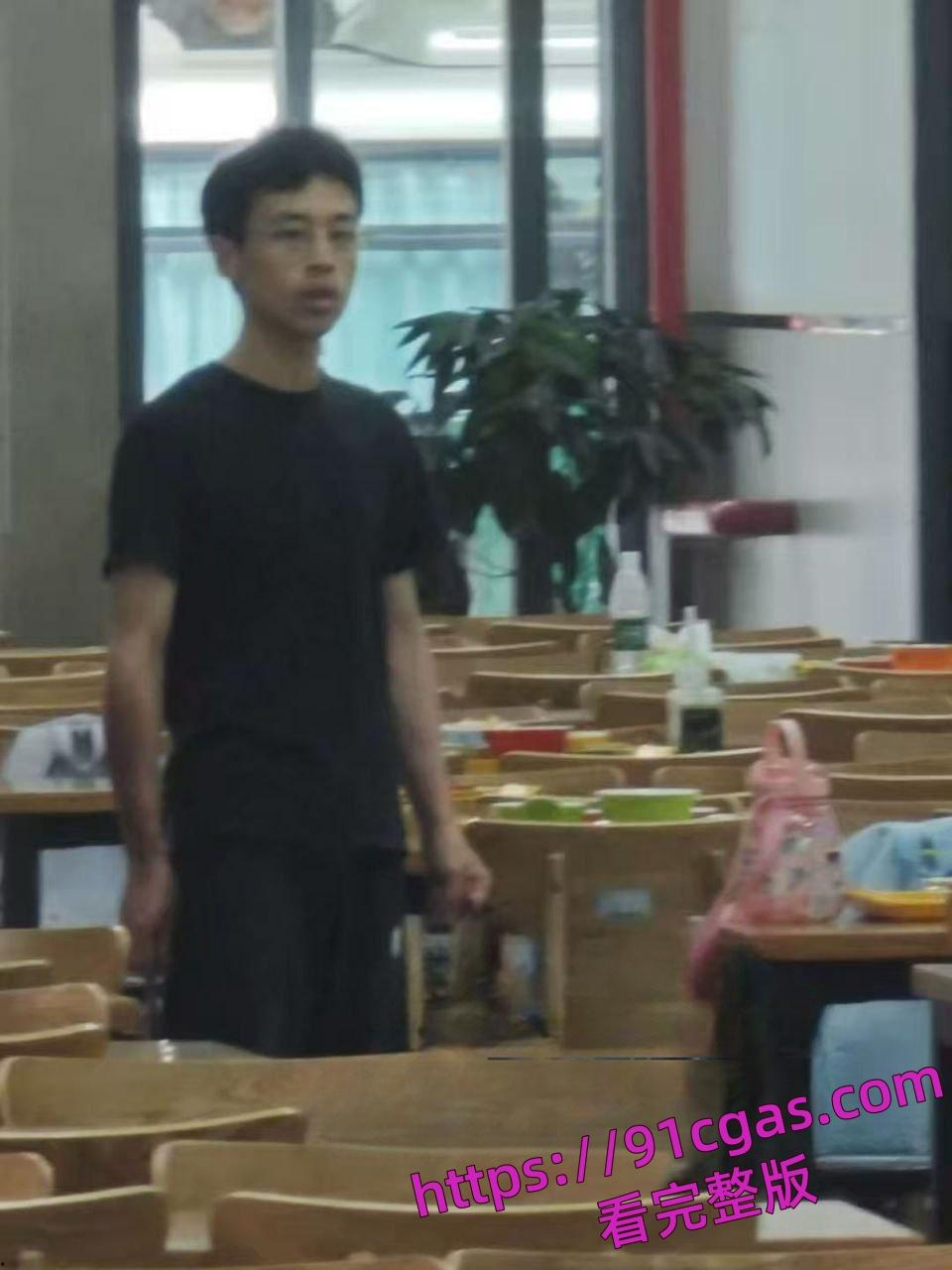 网传湖北武汉大学食堂发生随机斩人案，有多人受伤。-1