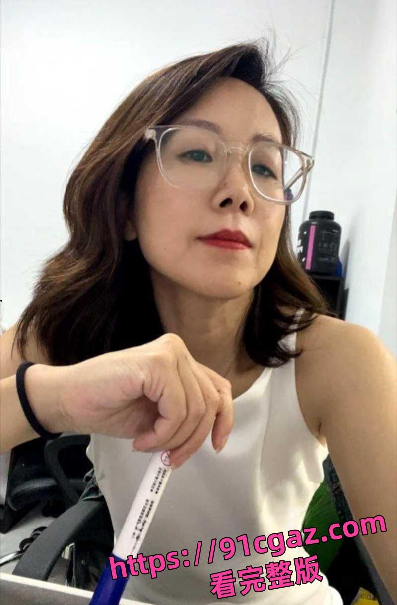 安徽涡阳一小学女校长传出与当地教育局长潜规则的不雅视频-1