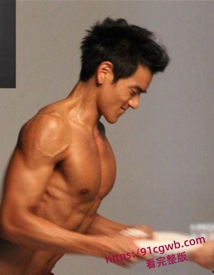 顶流明星彭于晏私密视频流出！追求唐禹哲、与经纪人是炮友关系，各种黑料浮出水面，实锤gay身份！-7