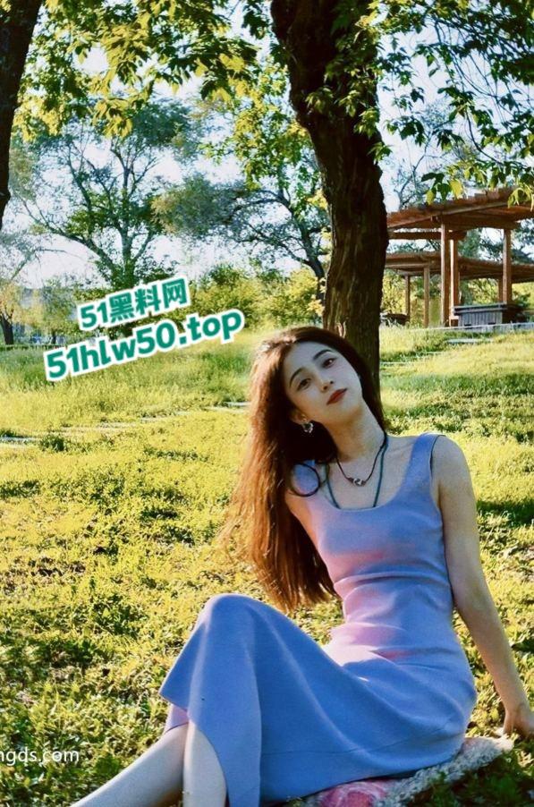 西安音乐学院大三女神【陈蓉】私约前任被现任发现，直接将母狗的同居私录视频曝光。-2