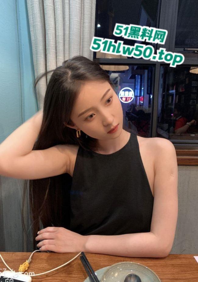 西安音乐学院大三女神【陈蓉】私约前任被现任发现，直接将母狗的同居私录视频曝光。-8