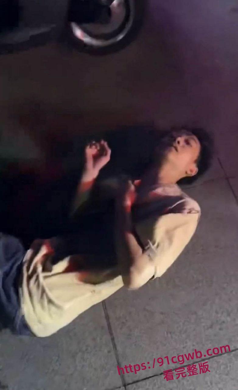 精神小伙家暴反被刀妹女友捅穿 血溅三尺聊天记录曝光 从PUA辱骂到彻底反杀 女孩一刀致命！-3