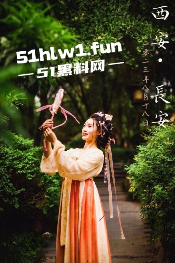 西安眉钉的大学生和摄影师拍私房照，被PUA带她出去野战喜欢追求刺激的小骚货！-7