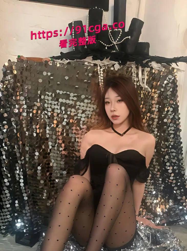 揭秘神秘新职业 伺茄师 土豪客人抽雪茄选极品美女 私密交易视频流出-1