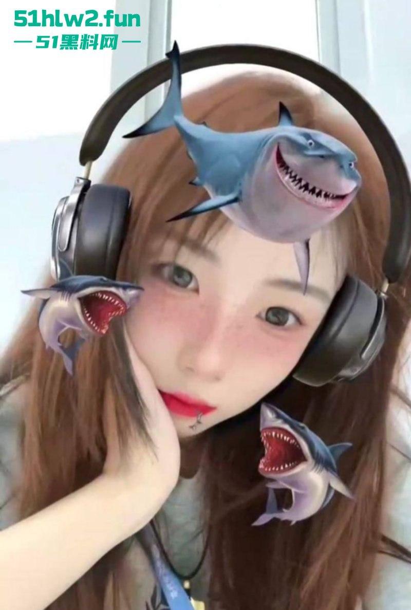 大连师范学院【吴美芳】跟网友裸聊自慰被曝光，人前乖乖女人后反差婊，这下可出名了！-6