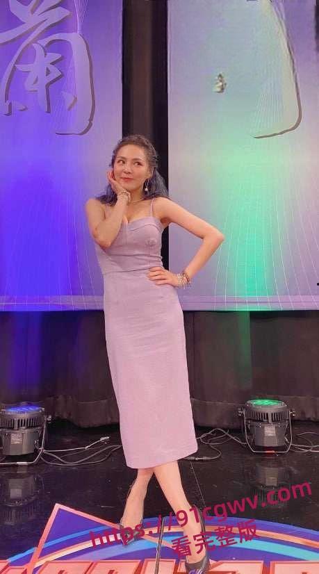 台湾综艺女星G奶熊熊(卓毓彤)性爱影片曝光 吃鸡吧技术真好，不过这个骚逼有点黑了-9