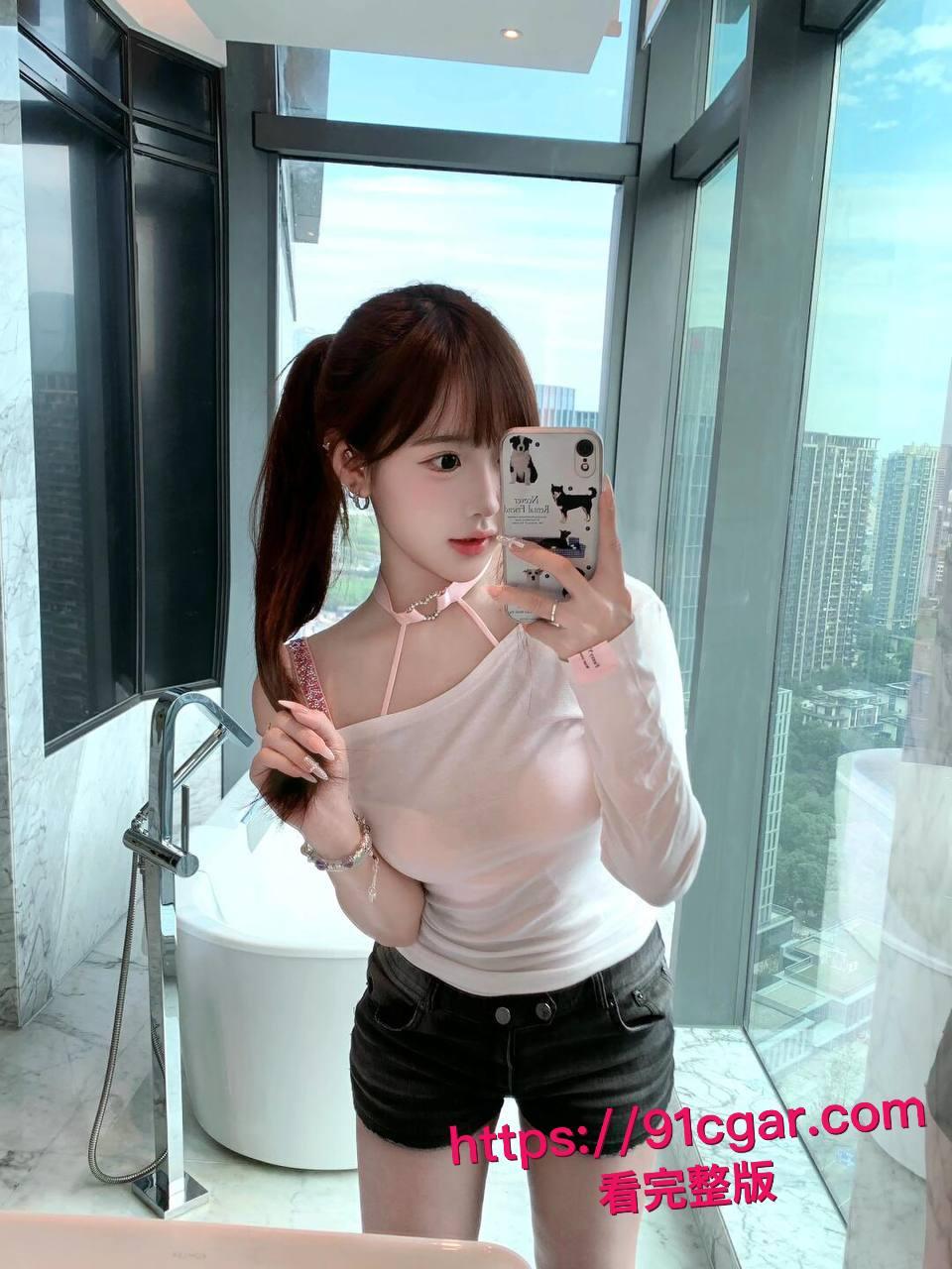 电竞房开黑直接变开操！游戏认识的19岁白虎小母狗自带开档黑丝，进门3分钟就跪地含鸡吧，被后入干到翻白眼喷水！-3