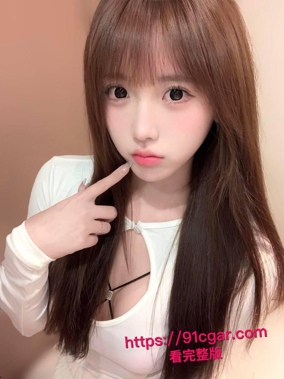 电竞房开黑直接变开操！游戏认识的19岁白虎小母狗自带开档黑丝，进门3分钟就跪地含鸡吧，被后入干到翻白眼喷水！-7