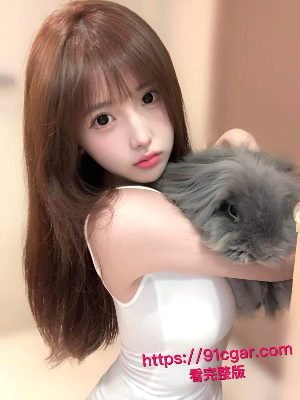 电竞房开黑直接变开操！游戏认识的19岁白虎小母狗自带开档黑丝，进门3分钟就跪地含鸡吧，被后入干到翻白眼喷水！-8