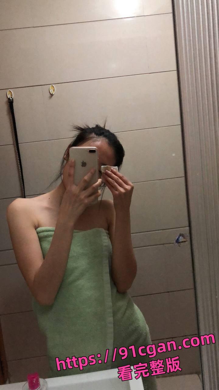 广州华德90后反差厂妹欧帼英背地里跟人裸聊被录屏流出！-4