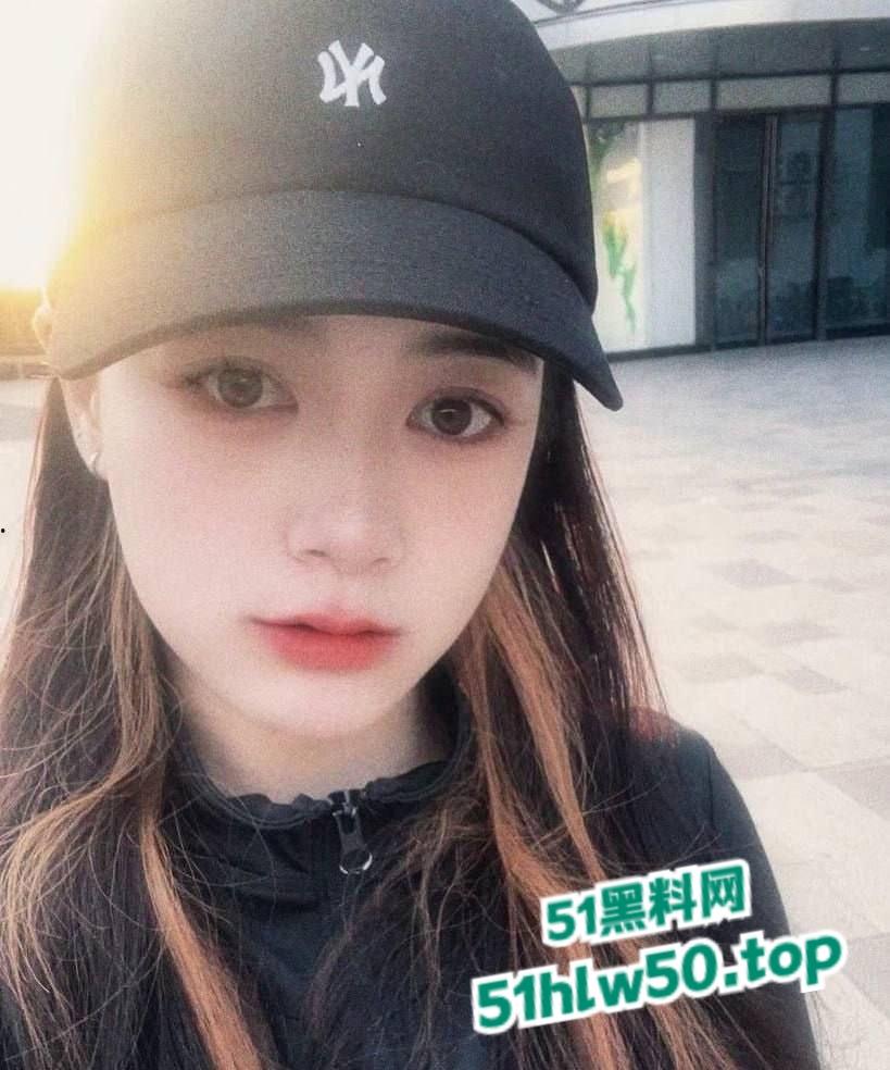 校花级别，重庆财大新疆母狗【夏兹热丽】第一次刚破处就被拍下口吞脸射！-2