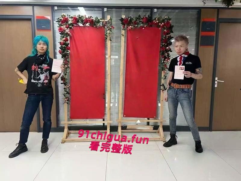 热搜的杀马特新婚夫妇【唐康】【刘雨洁】闪婚闪离，跳起来领证的快感就像高潮，满足广大网友的吃瓜！-2