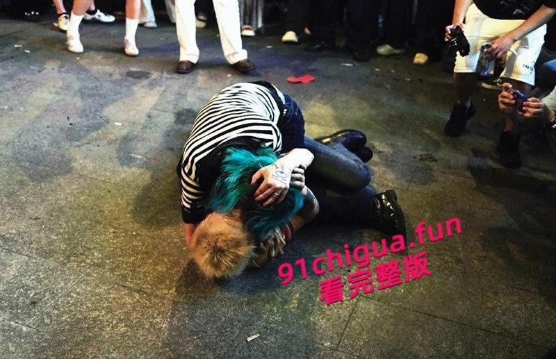 热搜的杀马特新婚夫妇【唐康】【刘雨洁】闪婚闪离，跳起来领证的快感就像高潮，满足广大网友的吃瓜！-8