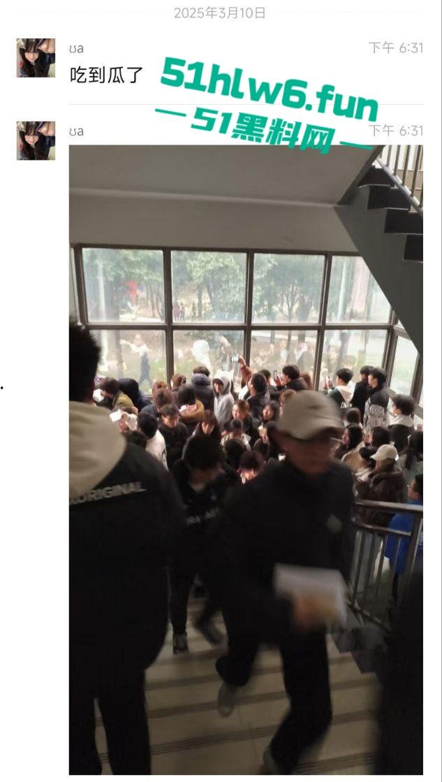 成都托普信息技术职业学院纯爱战神遭背叛，纯爱战士应声倒地当场泪诉全过程引学生围观！-6