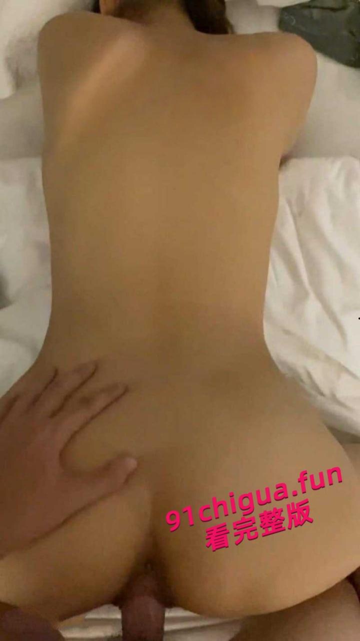 某单位领导的瓜友自爆，酒店潜规则刚入职的女大学生，白嫩皮肤姿势多样，全程主动骑乘飘飘欲仙！-7