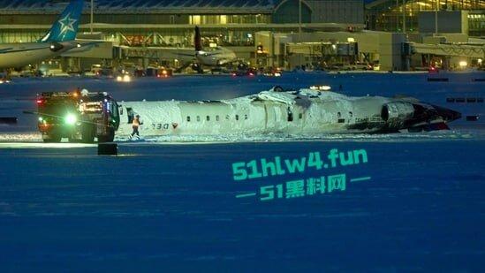 加拿大多伦多达美航空，一架客机因恶劣天气坠毁幸亏降落处厚厚一层积雪，80多名乘客成功撤离。-1