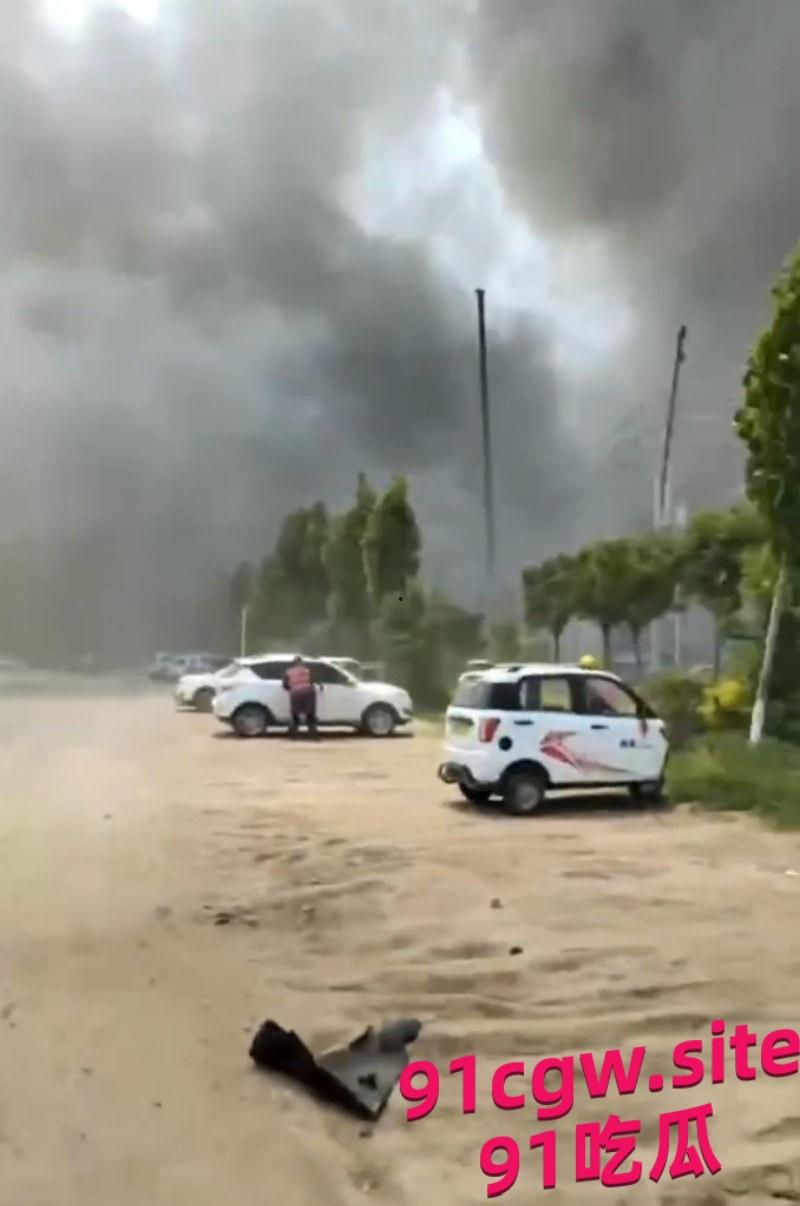 山东高密一杀虫剂化工厂发生大爆炸 现场浓烟滚滚遮天蔽日！-2