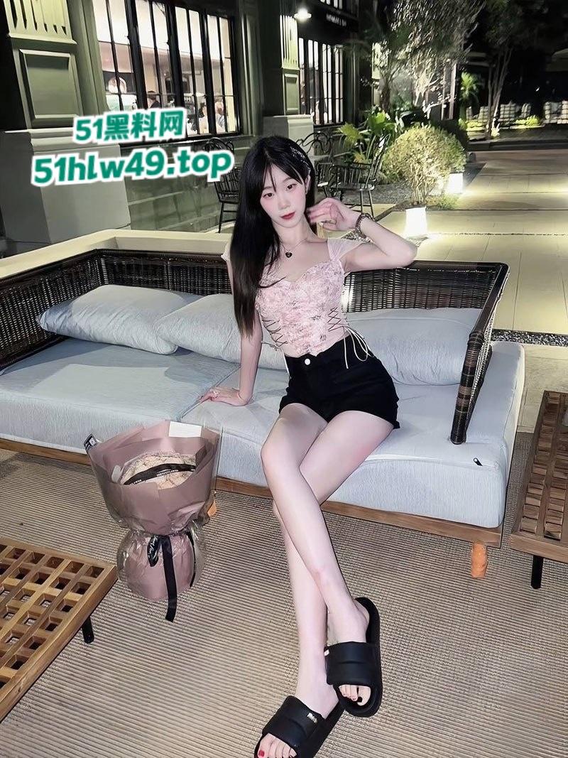 医科大学研究生【宦雅昕】继裸照风波后大尺度私照又被曝出，黑丝美腿被调教，酒店里被猛操到高潮喷水。-9