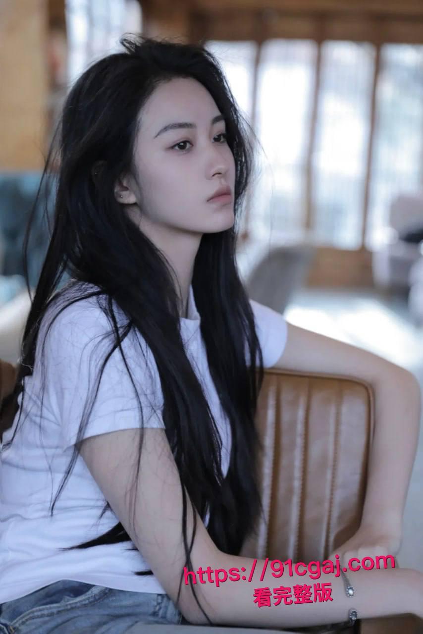 真实约炮！约了个艺术学院毕业的肤白貌美大长腿的极品妹子，必须提前吃悍马糖好好操她一番爽得她不要不要的！-1