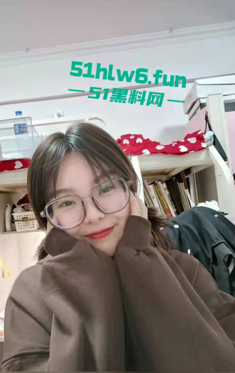 阜新市反差婊【张佳佳】身材超赞的反差母狗，有男友依旧按耐不住网上撩骚，找猛男被调教性爱视频流出。-11