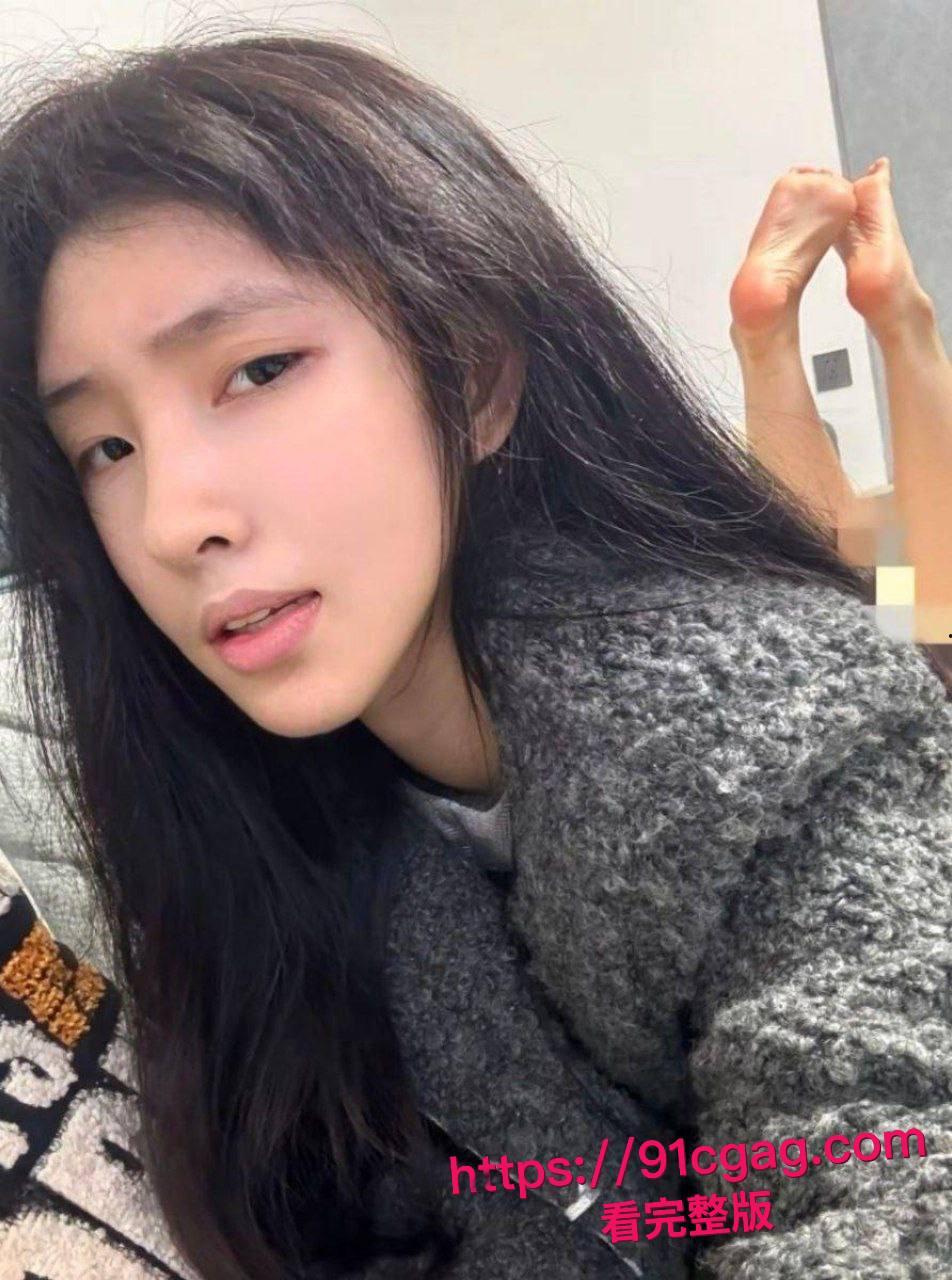 清纯白虎美少女直播间脱光变狂野野猫:双指猛扣骚逼喷水浪叫,娇躯痉挛高潮大喊操我不停-2