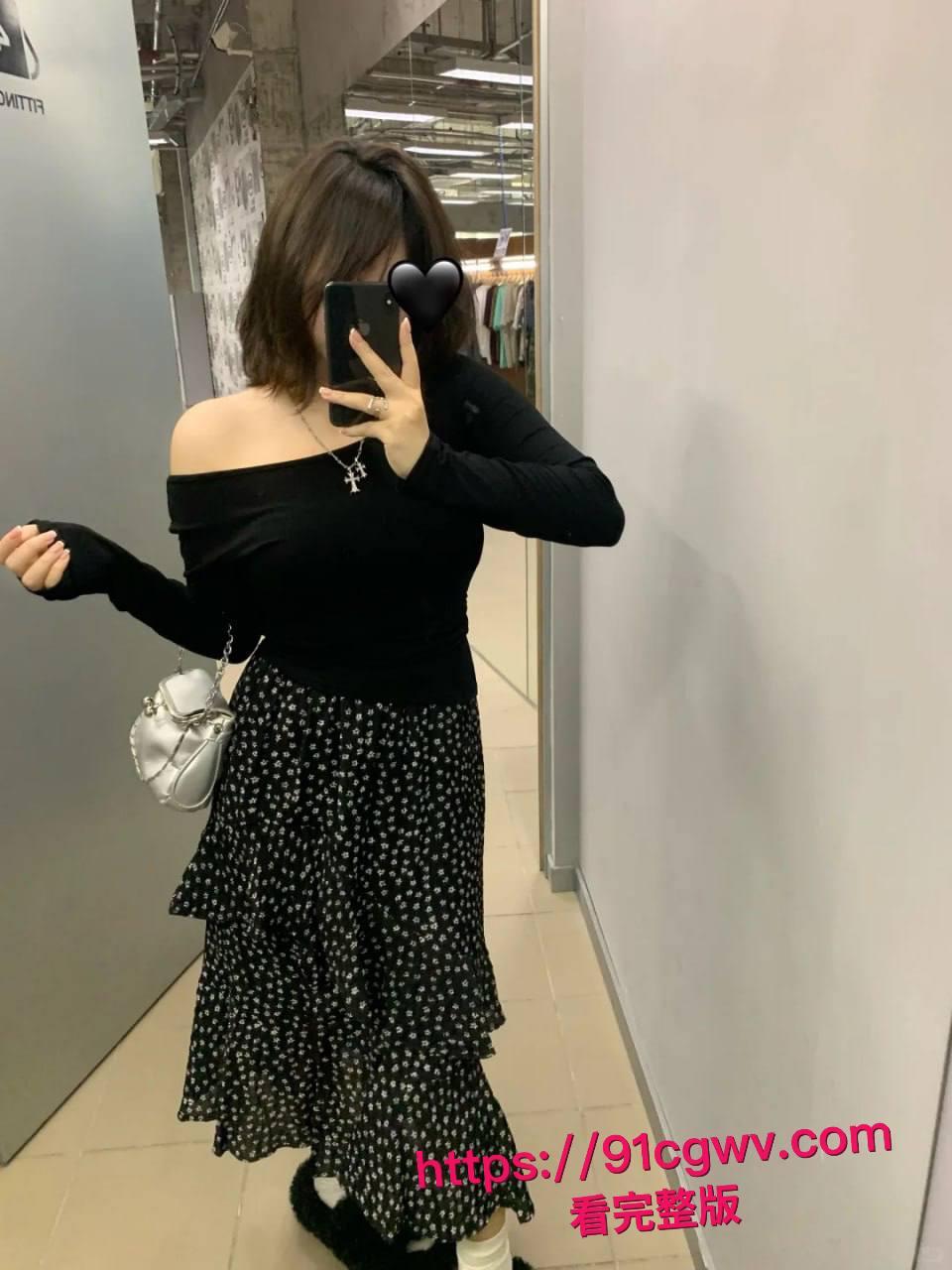 约炮大神zxvipxx爆操短发女神酒店狂欢，红丝情趣内衣散落床边，各种姿势层出不穷，舔逼抠逼干到飞起！-2