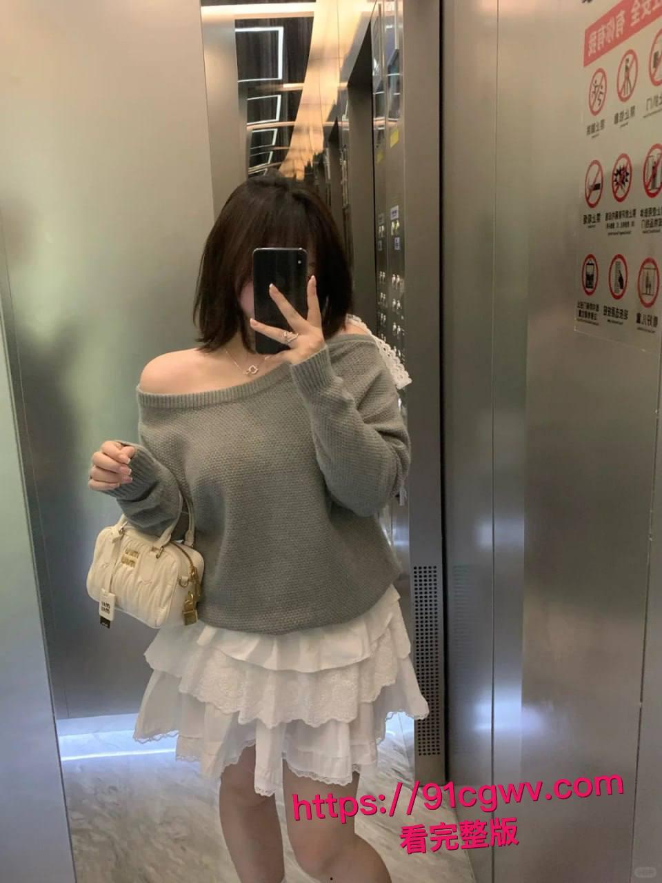 约炮大神zxvipxx爆操短发女神酒店狂欢，红丝情趣内衣散落床边，各种姿势层出不穷，舔逼抠逼干到飞起！-10