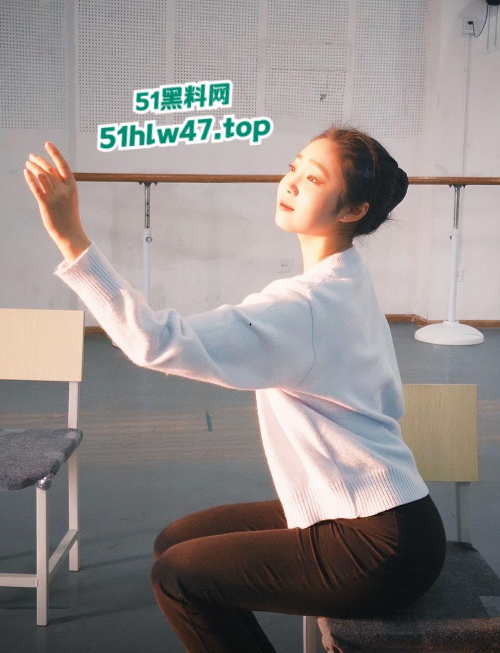 北京现代音乐学院，大三舞蹈校花【庄乔烨】校外金主包养，调教约炮视频流出。-13