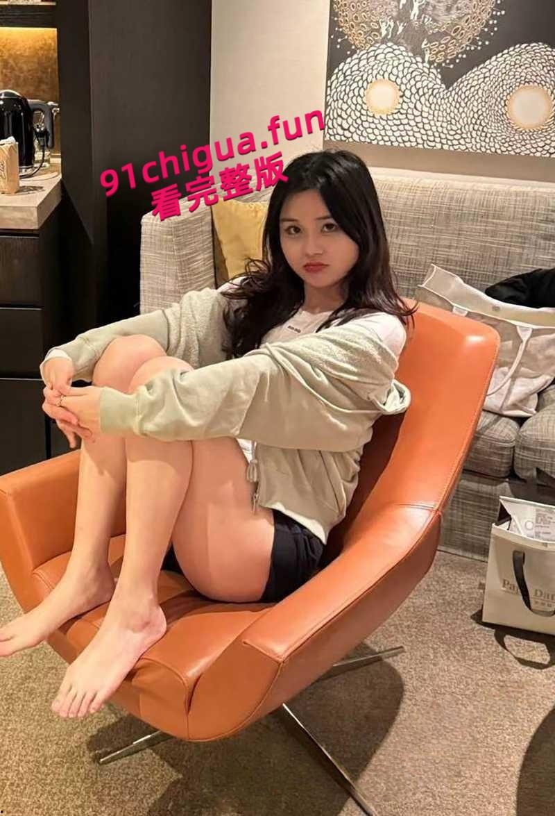 北京城市学院少女【王晗】性爱视频泄露，高颜值学生妹露脸口交，骑乘撸管还被颜射！-2