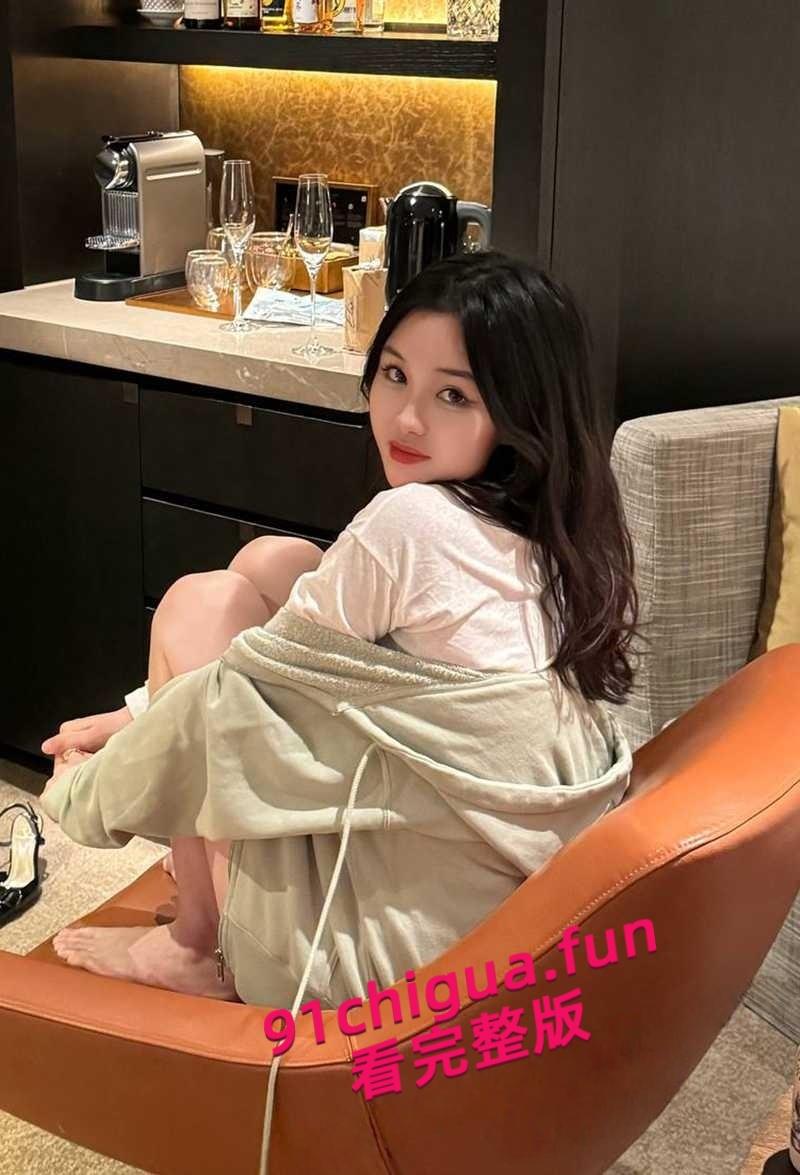 北京城市学院少女【王晗】性爱视频泄露，高颜值学生妹露脸口交，骑乘撸管还被颜射！-10