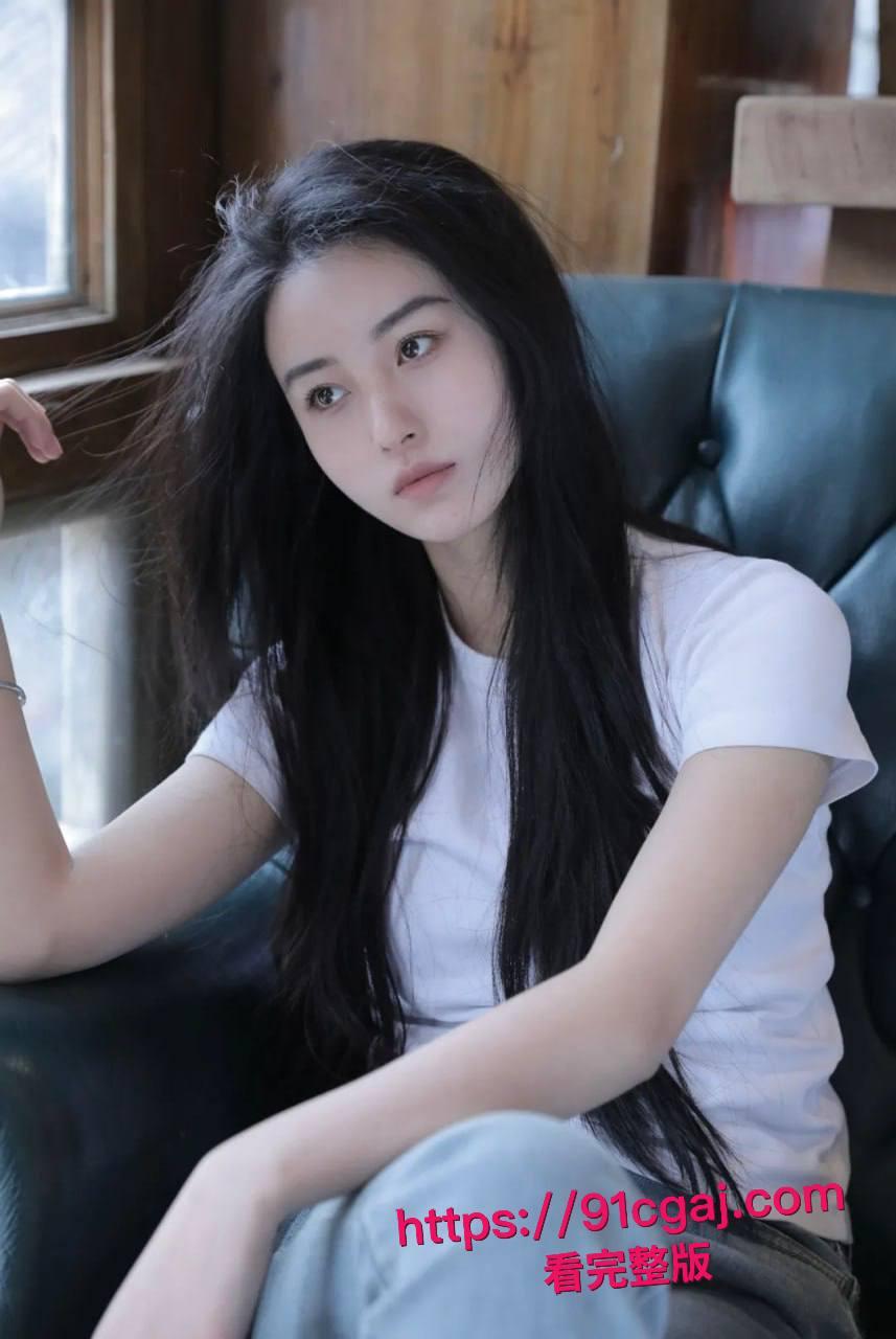 真实约炮！约了个艺术学院毕业的肤白貌美大长腿的极品妹子，必须提前吃悍马糖好好操她一番爽得她不要不要的！-6