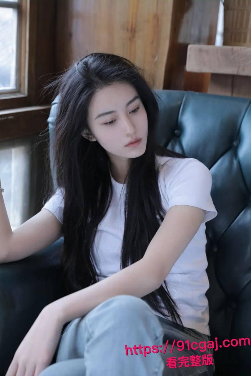 真实约炮！约了个艺术学院毕业的肤白貌美大长腿的极品妹子，必须提前吃悍马糖好好操她一番爽得她不要不要的！-7