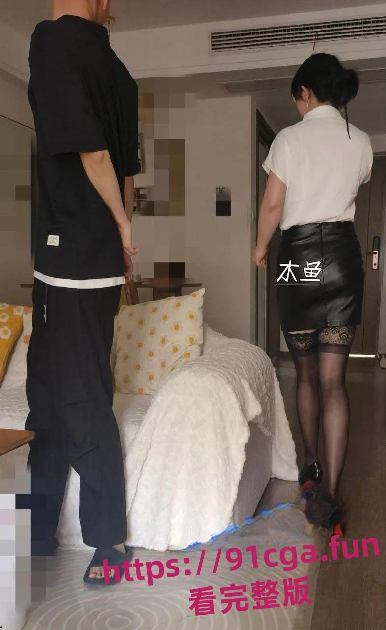 绿帽刷锅第一狠木鱼示意老婆勾引好兄弟一起玩3p 让兄弟内射完自己刷锅-2