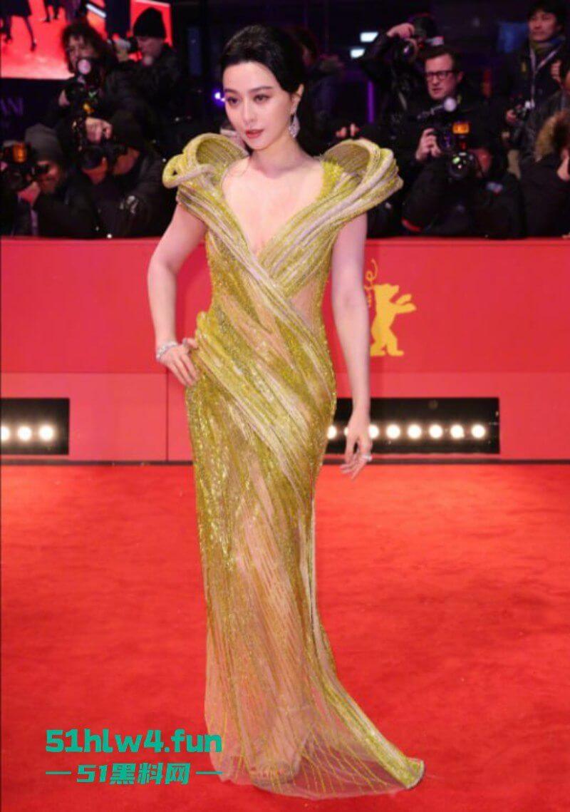 范冰冰复出柏林影展，范冰冰喷血造型超性感流苏设计的若隐若现失手露乳贴，看来巨星没落也只能靠肉体吸睛。-12